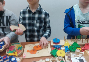 Dzieci poznją świat za pomocą dotyku