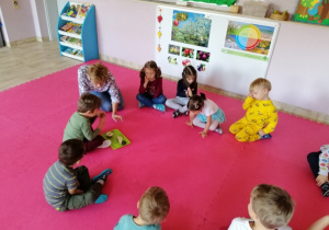 oglądamy co jest w środku owoców