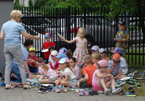 Grupa Chabry na pikniku śniadaniowym.